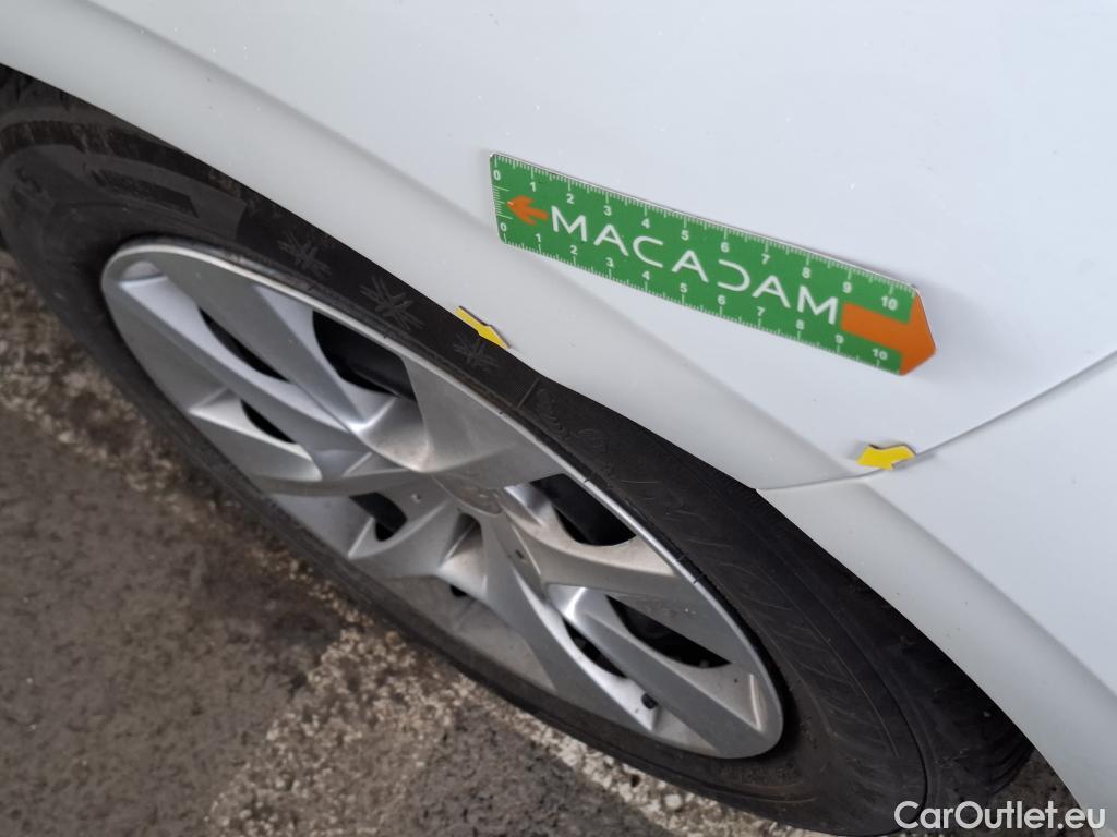  Peugeot  208  Affaire Premium 1.2 PureTech 80CV BVM5 E6 #3