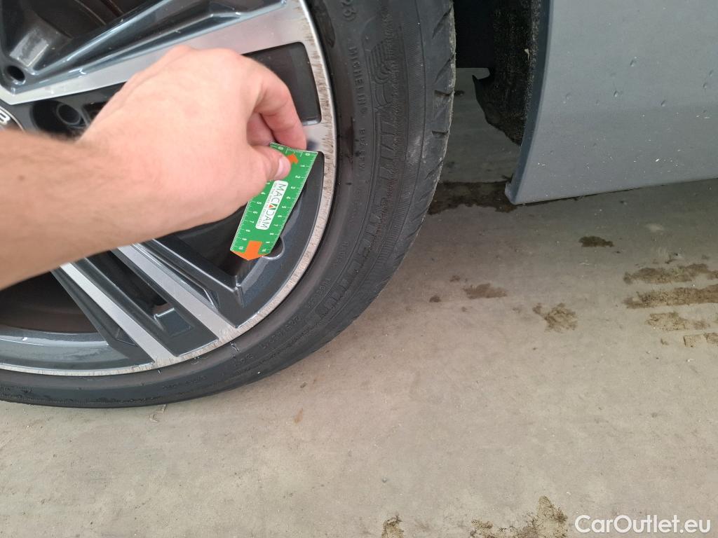  Bmw  Serie 1 BMW Série 1 / 2019 / 5P / Berline 116i DKG7 Business Design #9