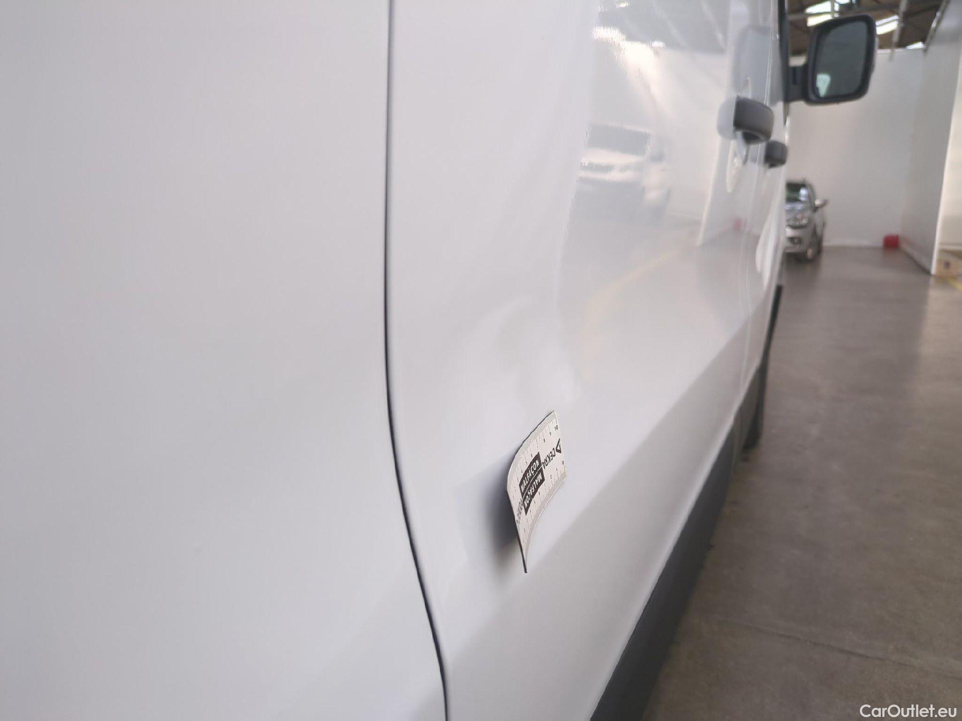  Renault  Trafic  III Fourgon L2H1 3T Confort 2.0 dCi 130CV BVM6 E6d #26