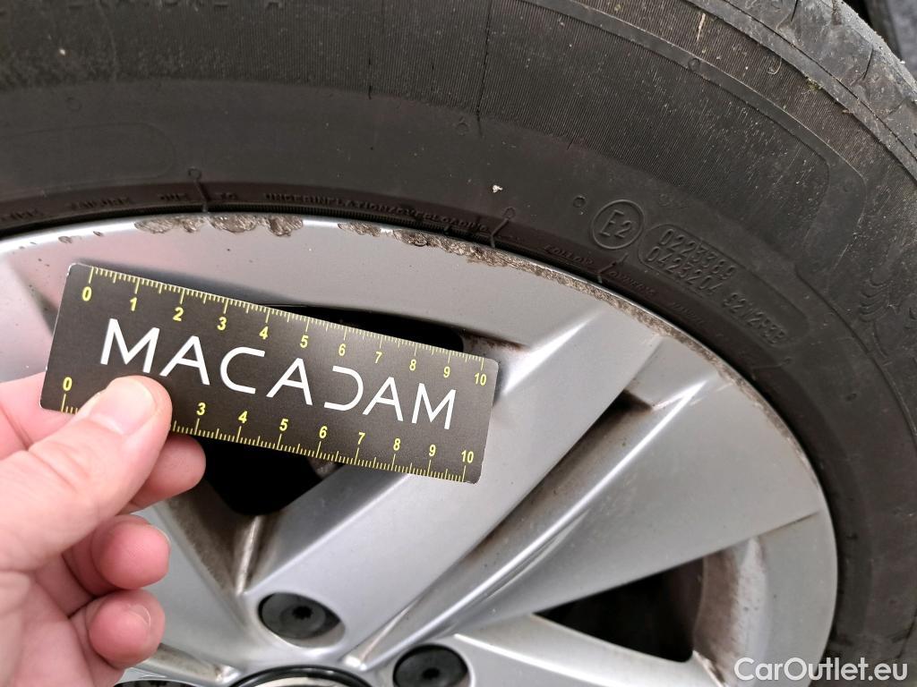  Volkswagen  Golf  VOLKSWAGEN / 2020 / 5P / Berline 2.0 TDI SCR 115 BVM6 Life Busi #11