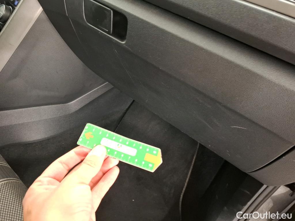  Volkswagen  T-ROC VOLKSWAGEN  / 2017 / 5P / SUV 1.0 TSI 115 LOUNGE #11