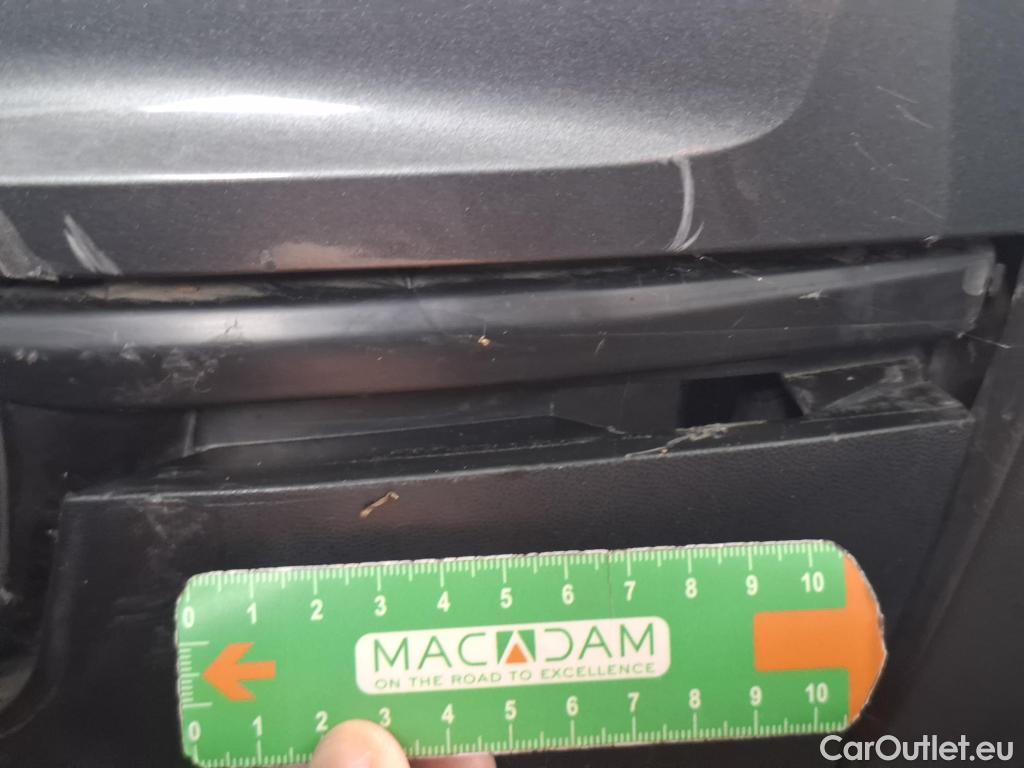  Volkswagen  T-ROC VOLKSWAGEN  / 2017 / 5P / SUV 1.0 TSI 115 LOUNGE #9