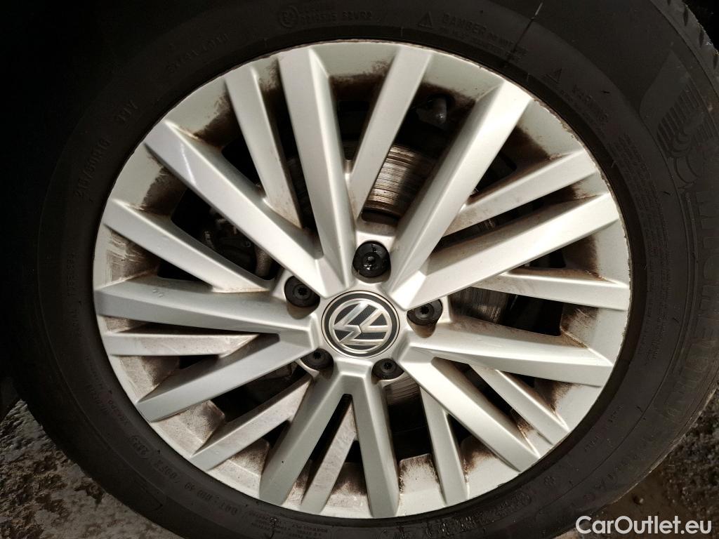  Volkswagen  T-ROC VOLKSWAGEN  / 2017 / 5P / SUV 1.0 TSI 115 LOUNGE #19