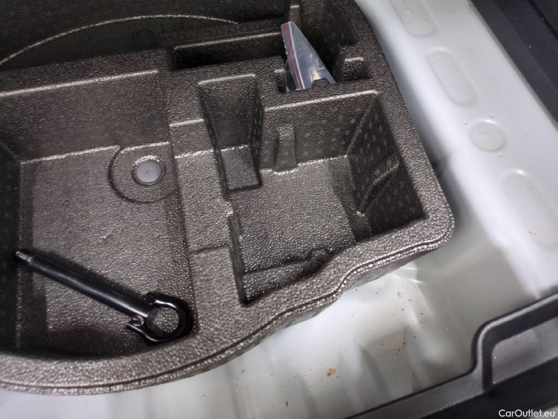  Toyota  Yaris Cross TOYOTA  Hybride / 2021 / 5P / SUV 1.5 HYBRID 116H DYNAMIC AUTO #2