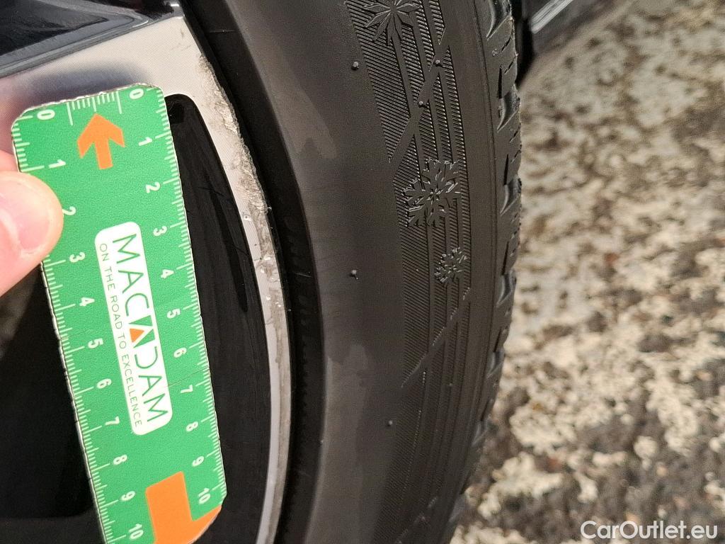  Volvo  V60 VOLVO  / 2018 / 5P / Break B4 197 Geartronic 8 Plus #9