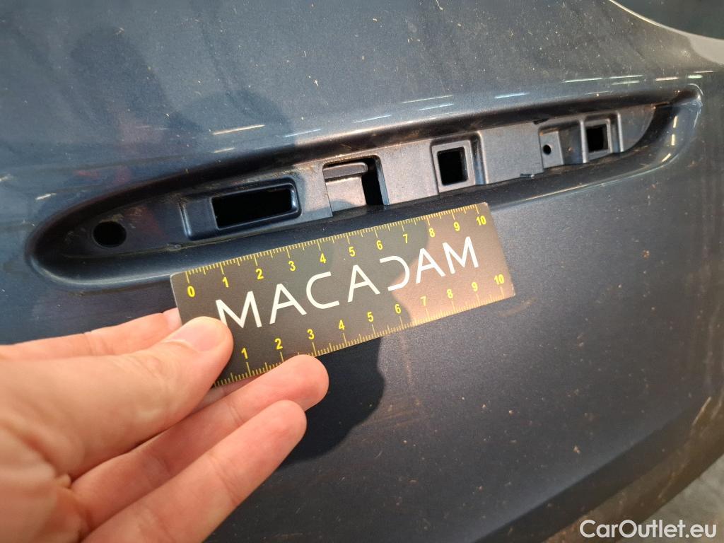  Mercedes  A-Klasse MERCEDES-BENZ Classe A Compact / 2018 / 5P / Berline A 250 e Business Line 8G-DCT #60