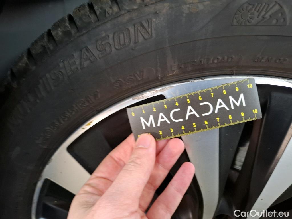  Mercedes  A-Klasse MERCEDES-BENZ Classe A Compact / 2018 / 5P / Berline A 250 e Business Line 8G-DCT #40