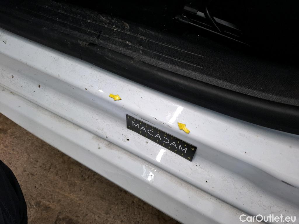  Peugeot  208  Allure Business 1.2 PureTech 100CV BVM6 E6d #35