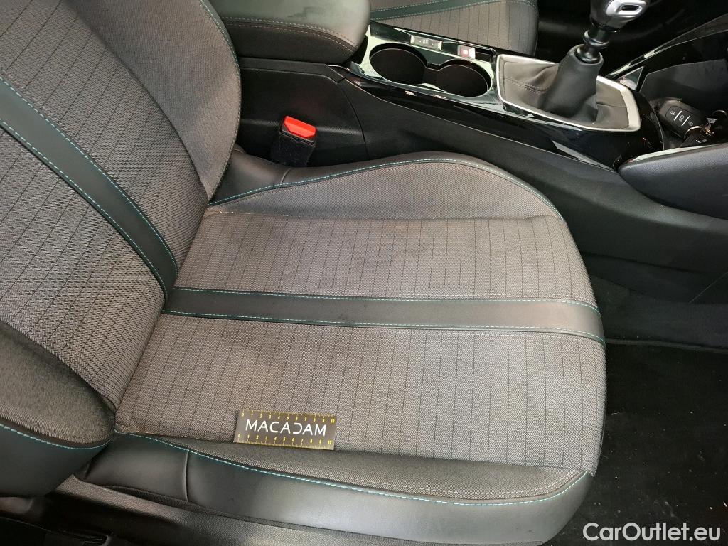  Peugeot  208  Allure Business 1.2 PureTech 100CV BVM6 E6d #28