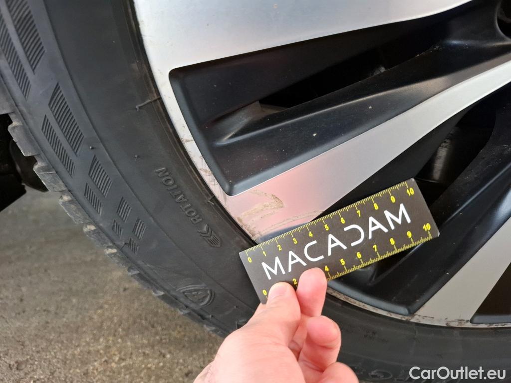  Mercedes  A-Klasse MERCEDES-BENZ Classe A Compact / 2018 / 5P / Berline A 250 e Business Line 8G-DCT #31