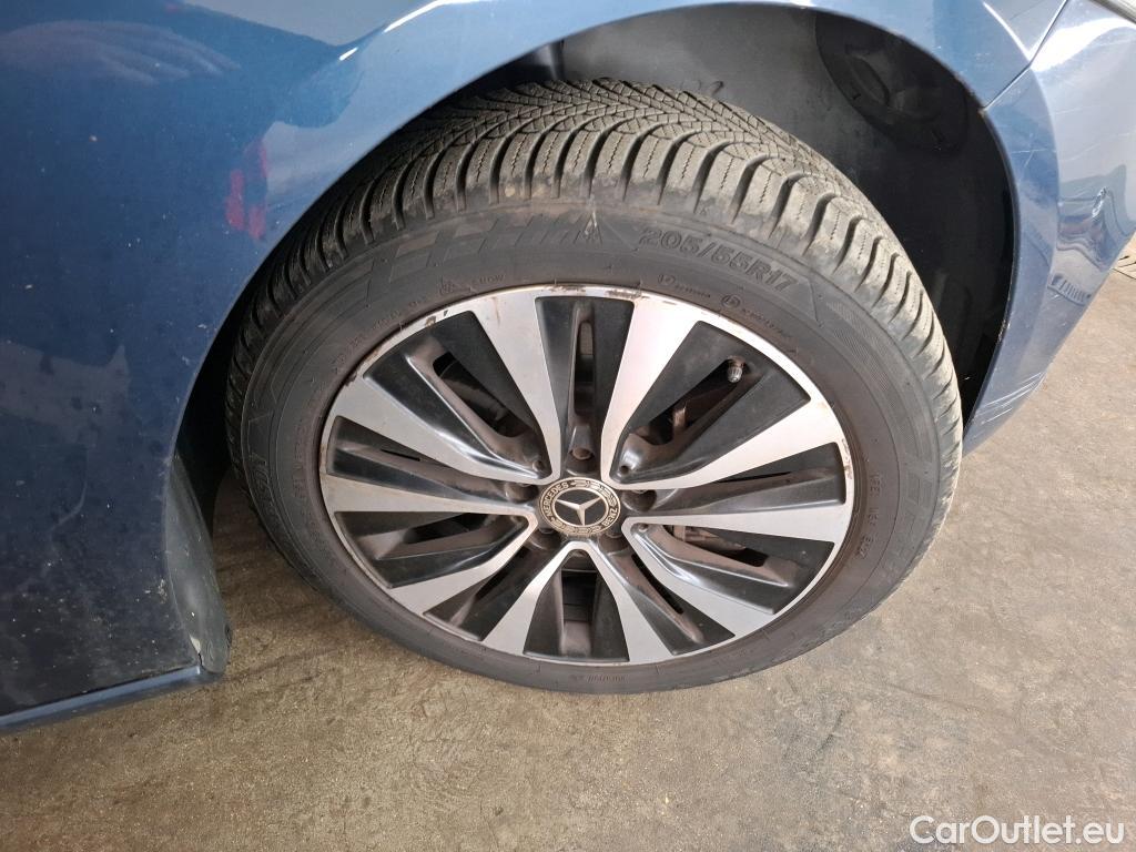  Mercedes  A-Klasse MERCEDES-BENZ Classe A Compact / 2018 / 5P / Berline A 250 e Business Line 8G-DCT #32