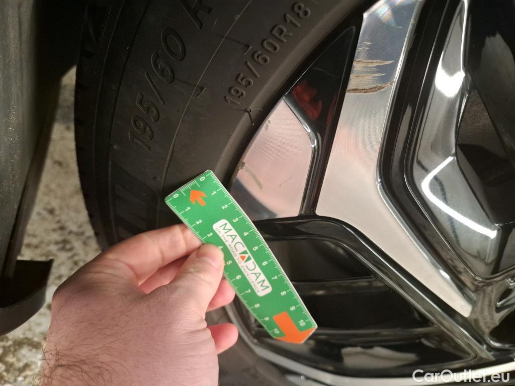  Citroen  C4 CITROEN  X / 2022 / 4P / Berline PureTech 130 S&S EAT8 Shine #26