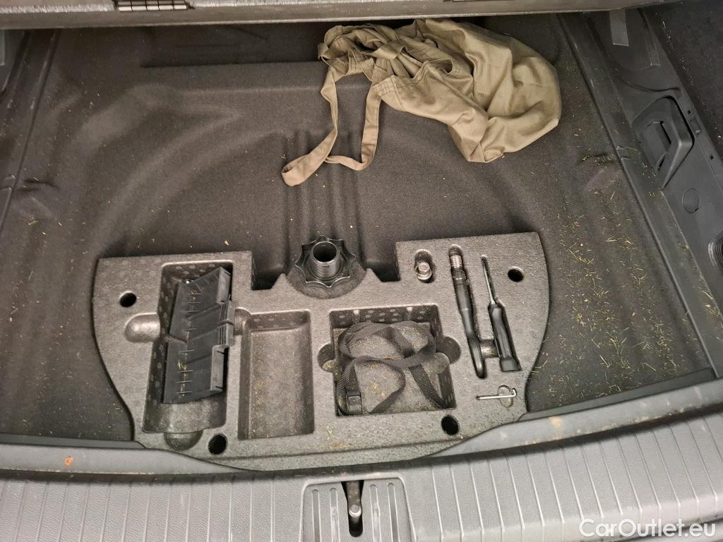  Volkswagen  Touran VOLKSWAGEN  / 2015 / 5P / monospace 2.0 TDI 150 Carat #23