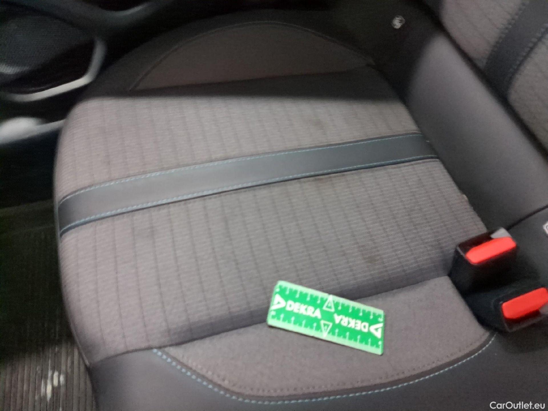  Peugeot  208  Allure Business 1.2 PureTech 100CV BVM6 E6d #1