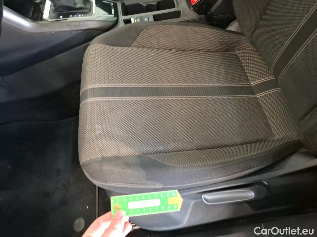  Volkswagen  T-ROC VOLKSWAGEN  / 2017 / 5P / SUV 1.5 TSI 150 EVO LOUNGE DSG7 #48