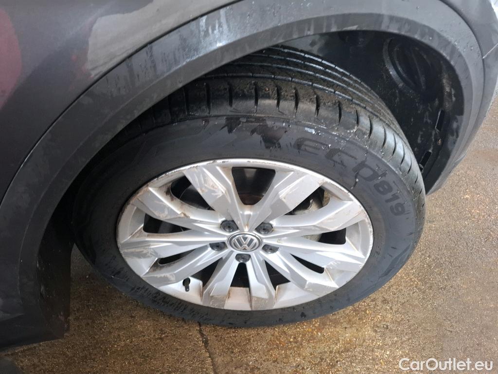  Volkswagen  T-ROC VOLKSWAGEN  / 2017 / 5P / SUV 1.5 TSI 150 EVO LOUNGE DSG7 #23