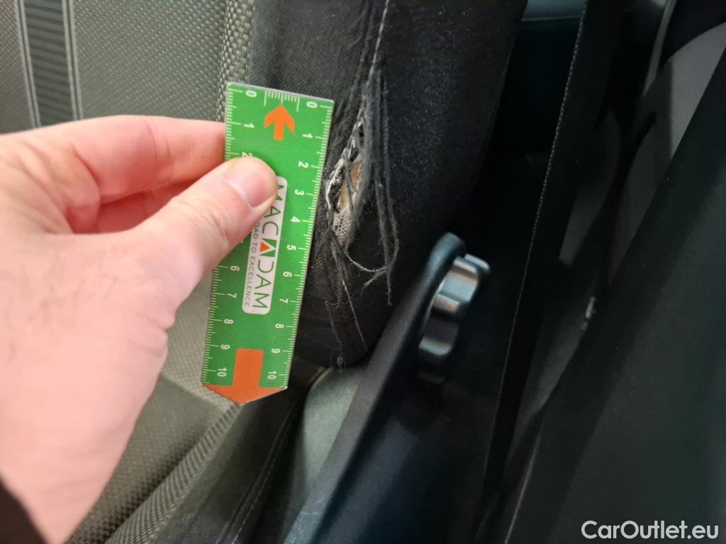  Volkswagen  T-ROC VOLKSWAGEN  / 2017 / 5P / SUV 1.5 TSI 150 EVO LOUNGE DSG7 #2