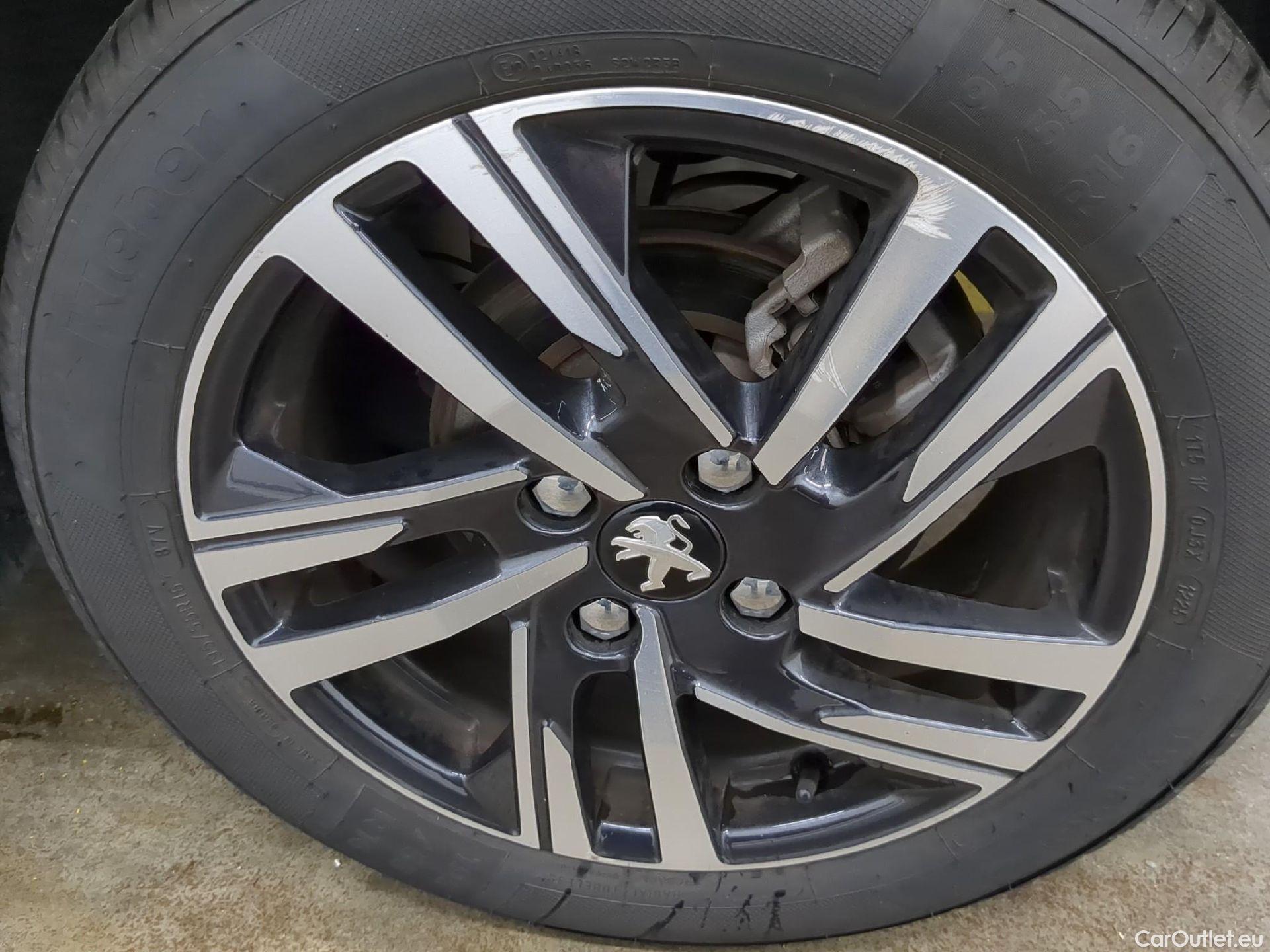  Peugeot  208  Allure Business 1.2 PureTech 100CV BVM6 E6d #37