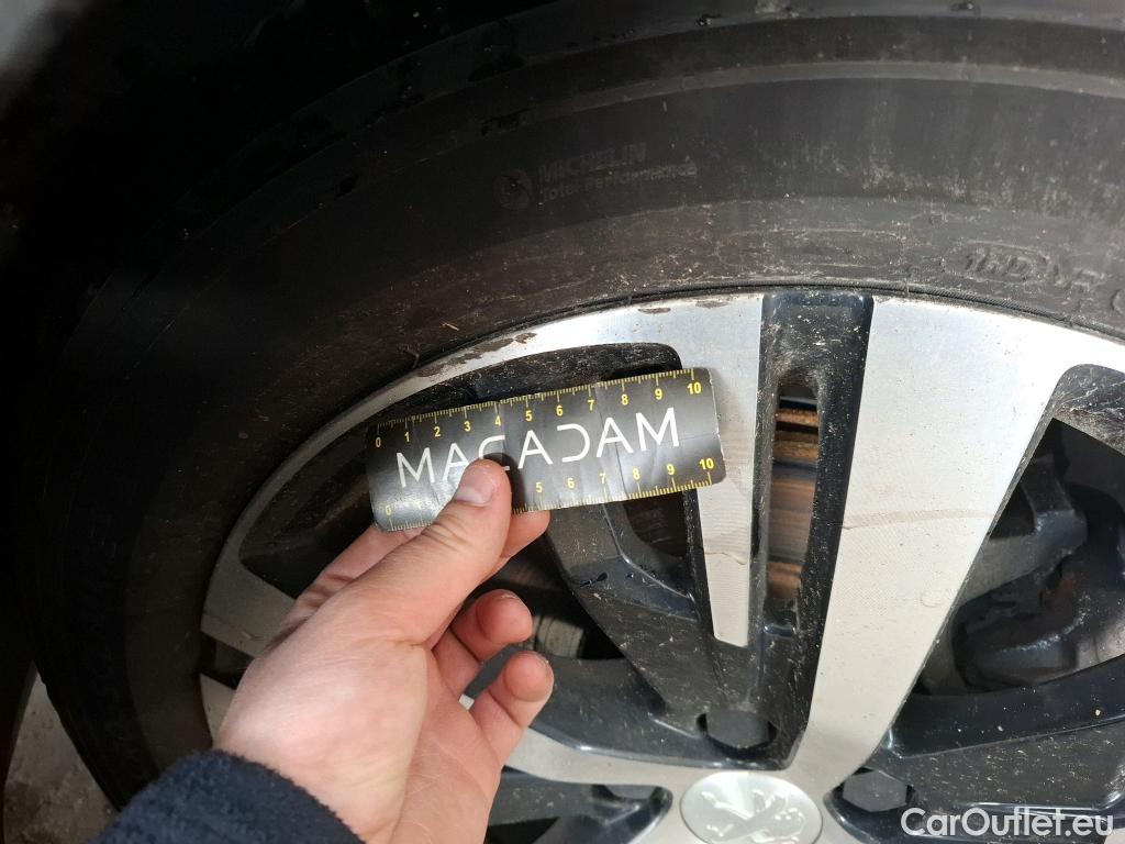  Peugeot  5008  GT 1.2 PureTech 130CV BVA8 7 Sieges E6d #26