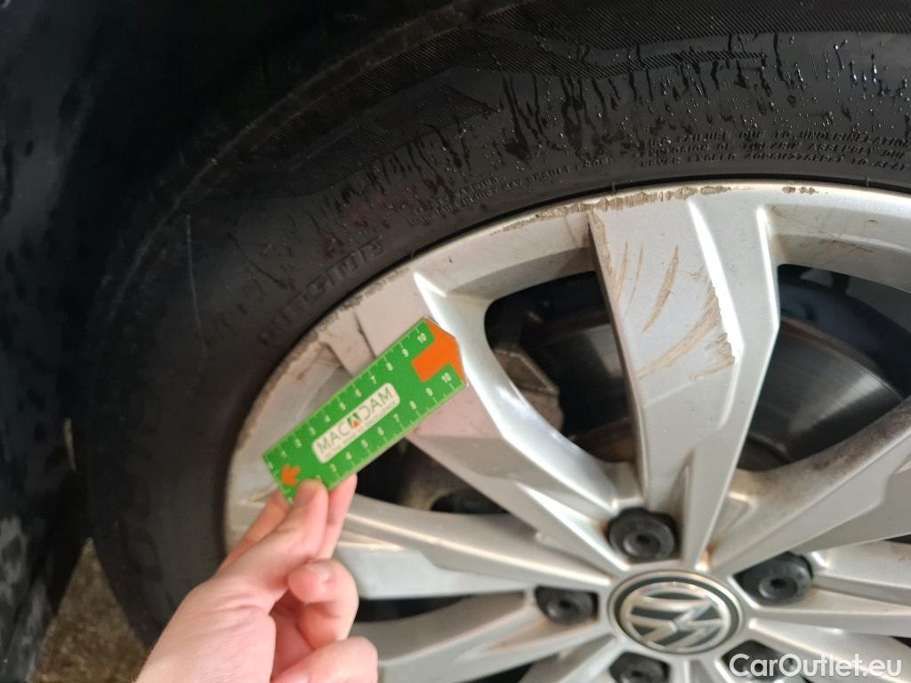  Volkswagen  T-ROC VOLKSWAGEN  / 2017 / 5P / SUV 1.5 TSI 150 EVO LOUNGE DSG7 #30