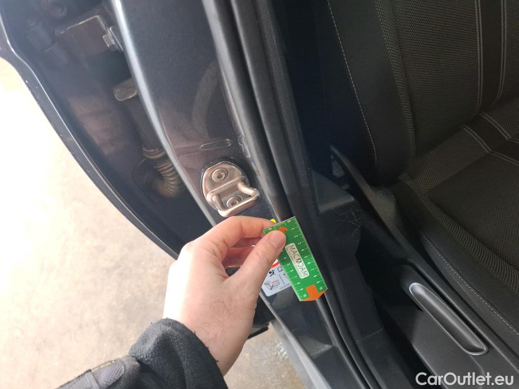  Volkswagen  T-ROC VOLKSWAGEN  / 2017 / 5P / SUV 1.5 TSI 150 EVO LOUNGE DSG7 #39