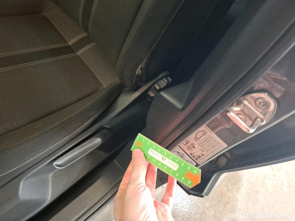  Volkswagen  T-ROC VOLKSWAGEN  / 2017 / 5P / SUV 1.5 TSI 150 EVO LOUNGE DSG7 #37