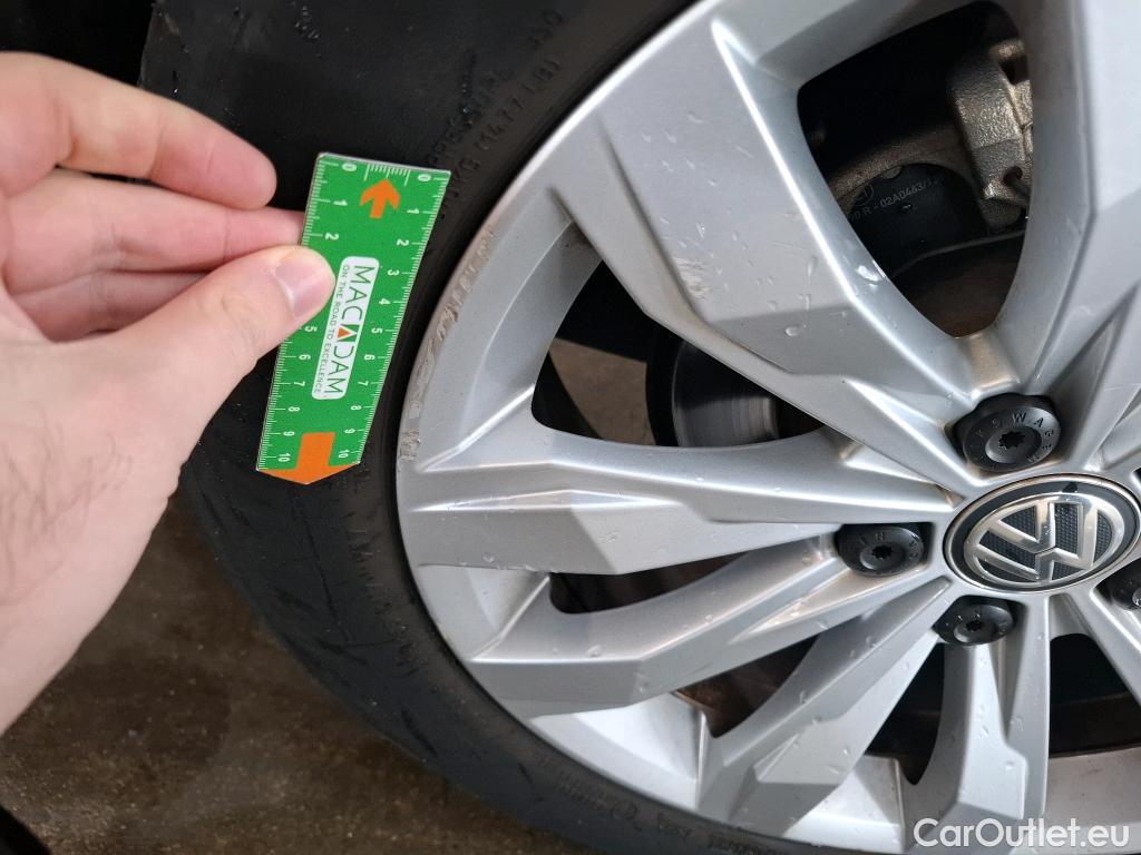  Volkswagen  T-ROC VOLKSWAGEN  / 2017 / 5P / SUV 1.5 TSI 150 EVO LOUNGE DSG7 #33