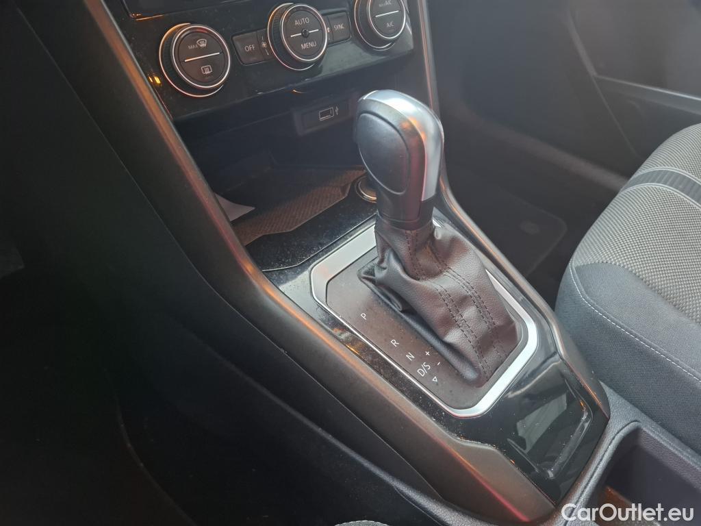  Volkswagen  T-ROC VOLKSWAGEN  / 2017 / 5P / SUV 1.5 TSI 150 EVO LOUNGE DSG7 #54