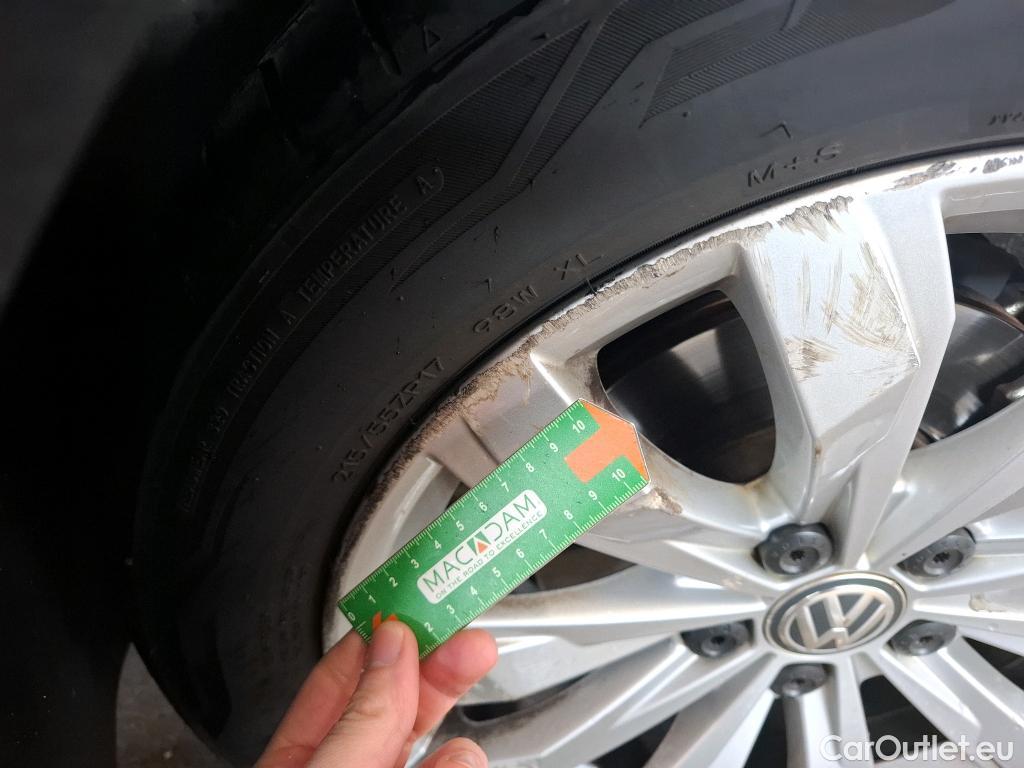  Volkswagen  T-ROC VOLKSWAGEN  / 2017 / 5P / SUV 1.5 TSI 150 EVO LOUNGE DSG7 #25