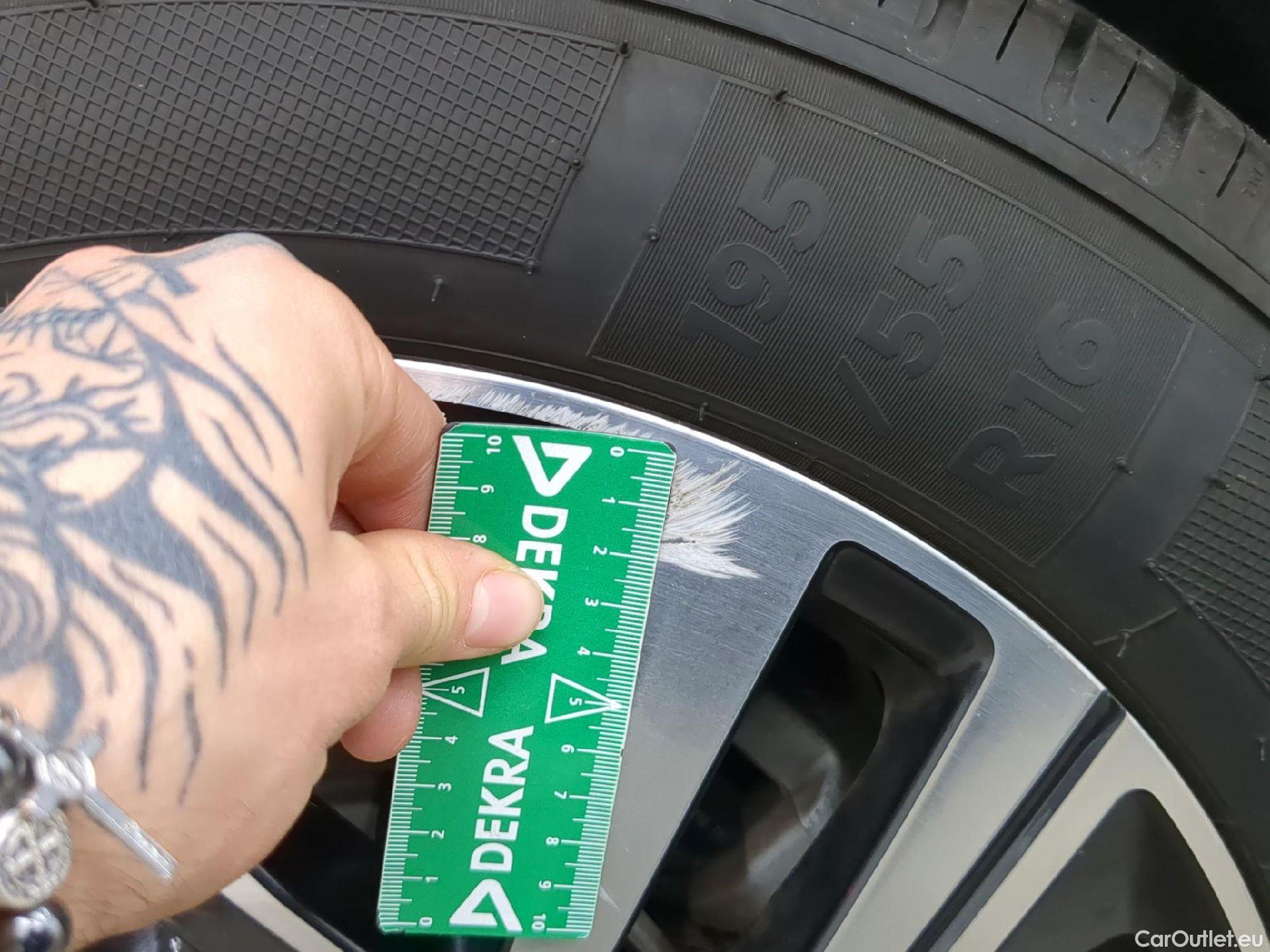  Peugeot  208  Allure Business 1.2 PureTech 100CV BVM6 E6d #36