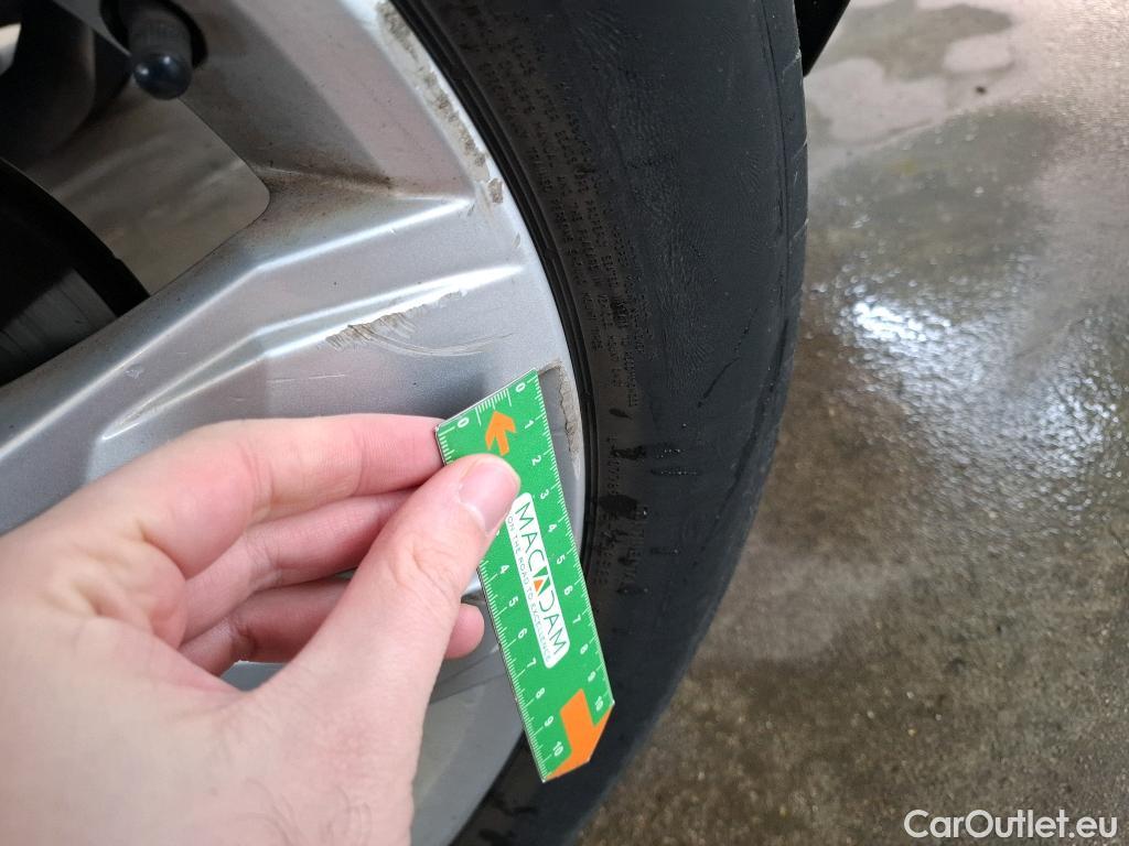  Volkswagen  T-ROC VOLKSWAGEN  / 2017 / 5P / SUV 1.5 TSI 150 EVO LOUNGE DSG7 #36