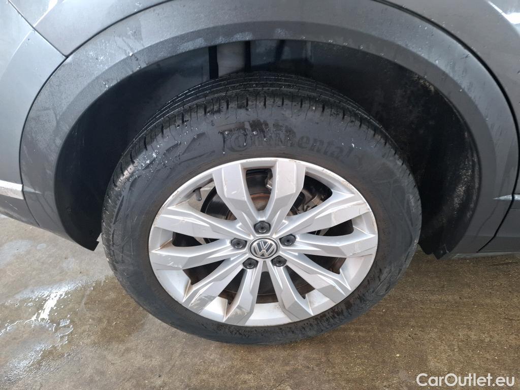  Volkswagen  T-ROC VOLKSWAGEN  / 2017 / 5P / SUV 1.5 TSI 150 EVO LOUNGE DSG7 #19