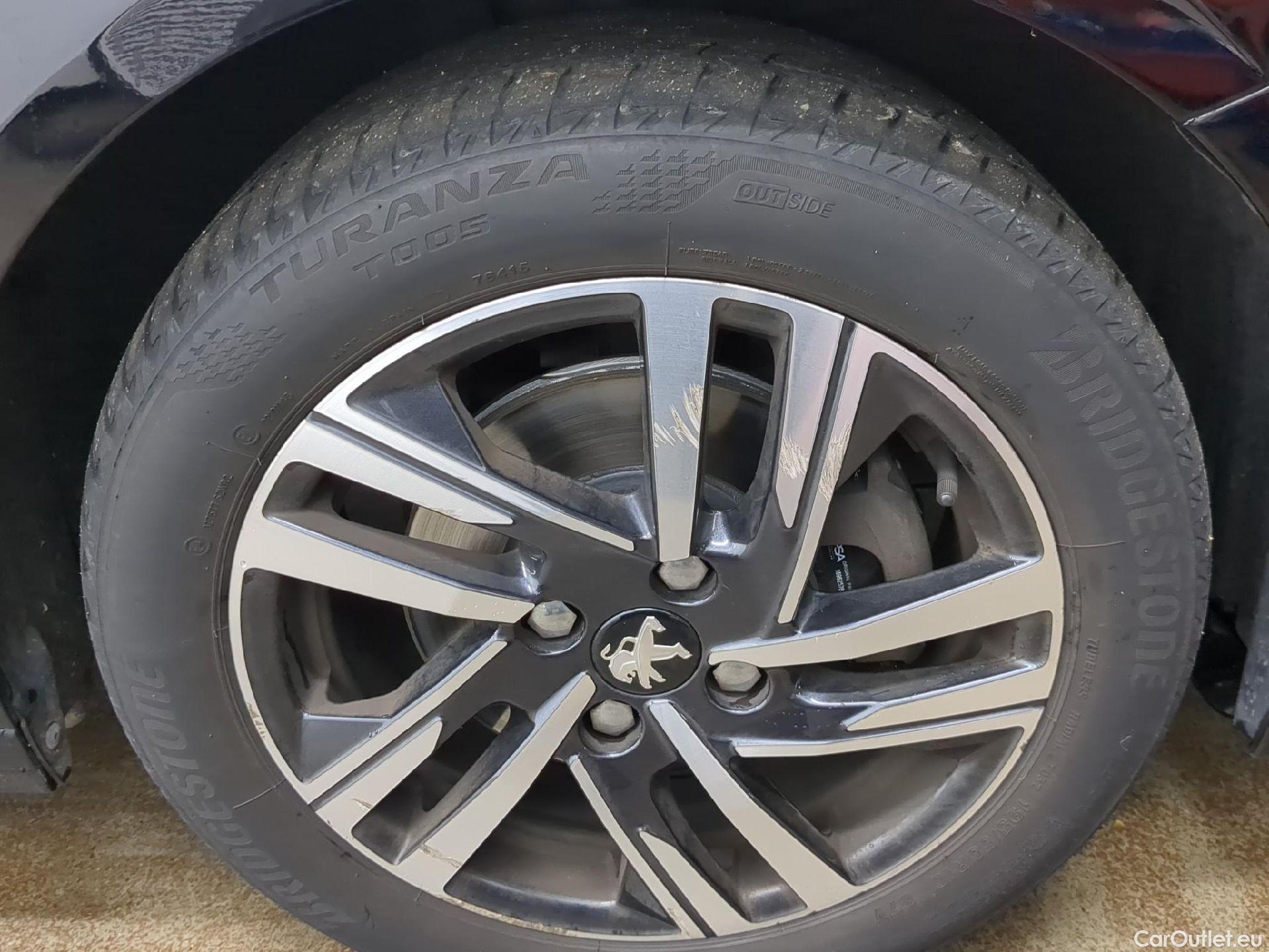  Peugeot  208  Allure Business 1.2 PureTech 100CV BVM6 E6d #24