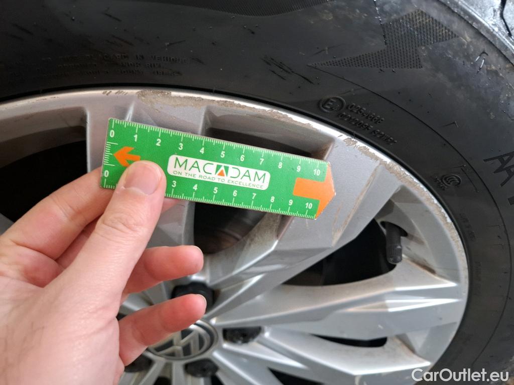  Volkswagen  T-ROC VOLKSWAGEN  / 2017 / 5P / SUV 1.5 TSI 150 EVO LOUNGE DSG7 #29