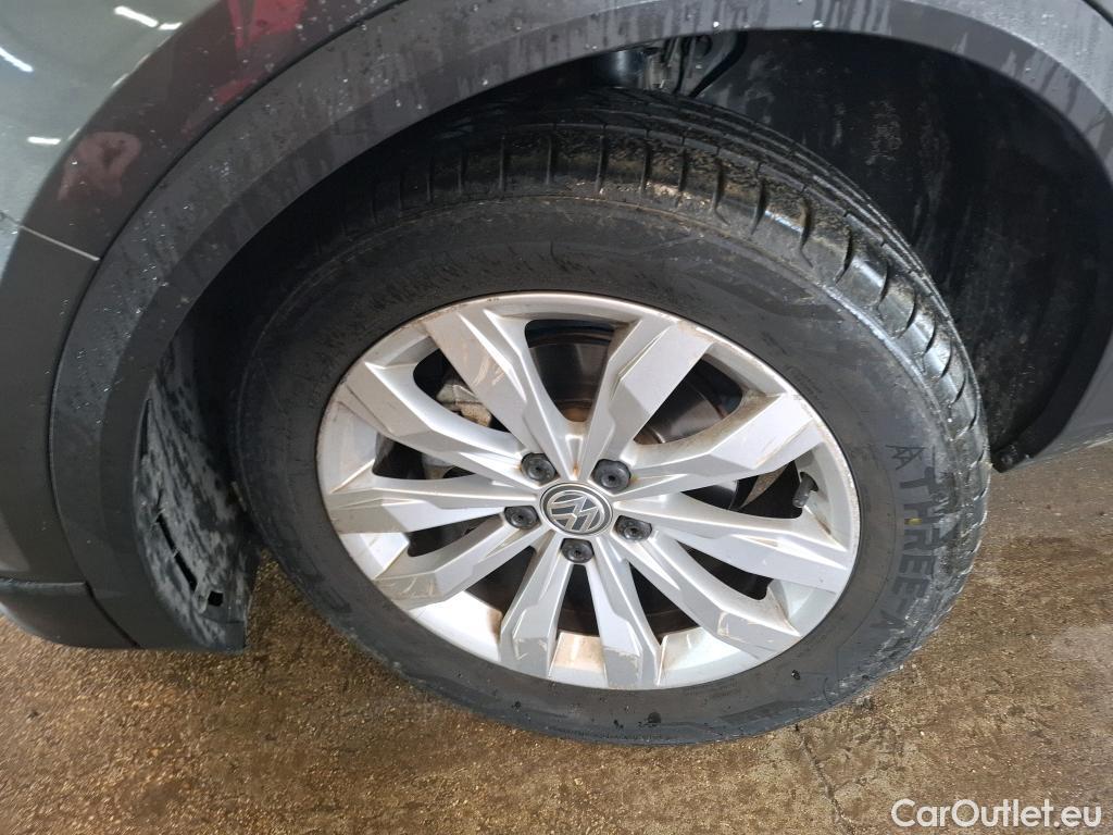  Volkswagen  T-ROC VOLKSWAGEN  / 2017 / 5P / SUV 1.5 TSI 150 EVO LOUNGE DSG7 #27