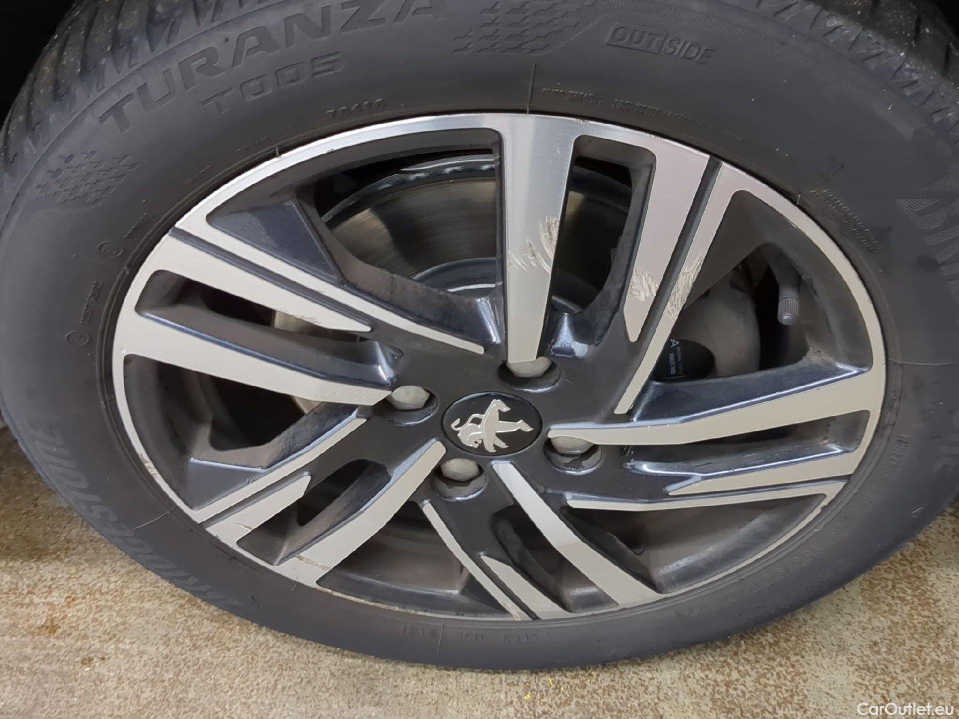  Peugeot  208  Allure Business 1.2 PureTech 100CV BVM6 E6d #28