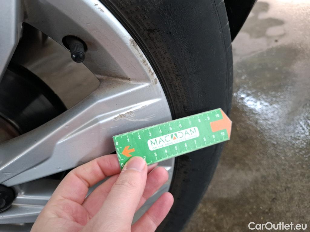  Volkswagen  T-ROC VOLKSWAGEN  / 2017 / 5P / SUV 1.5 TSI 150 EVO LOUNGE DSG7 #35