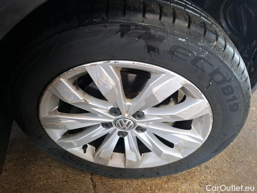  Volkswagen  T-ROC VOLKSWAGEN  / 2017 / 5P / SUV 1.5 TSI 150 EVO LOUNGE DSG7 #24