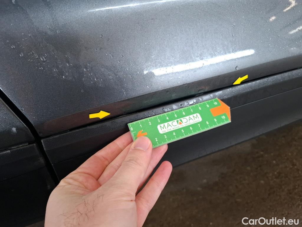  Volkswagen  T-ROC VOLKSWAGEN  / 2017 / 5P / SUV 1.5 TSI 150 EVO LOUNGE DSG7 #4