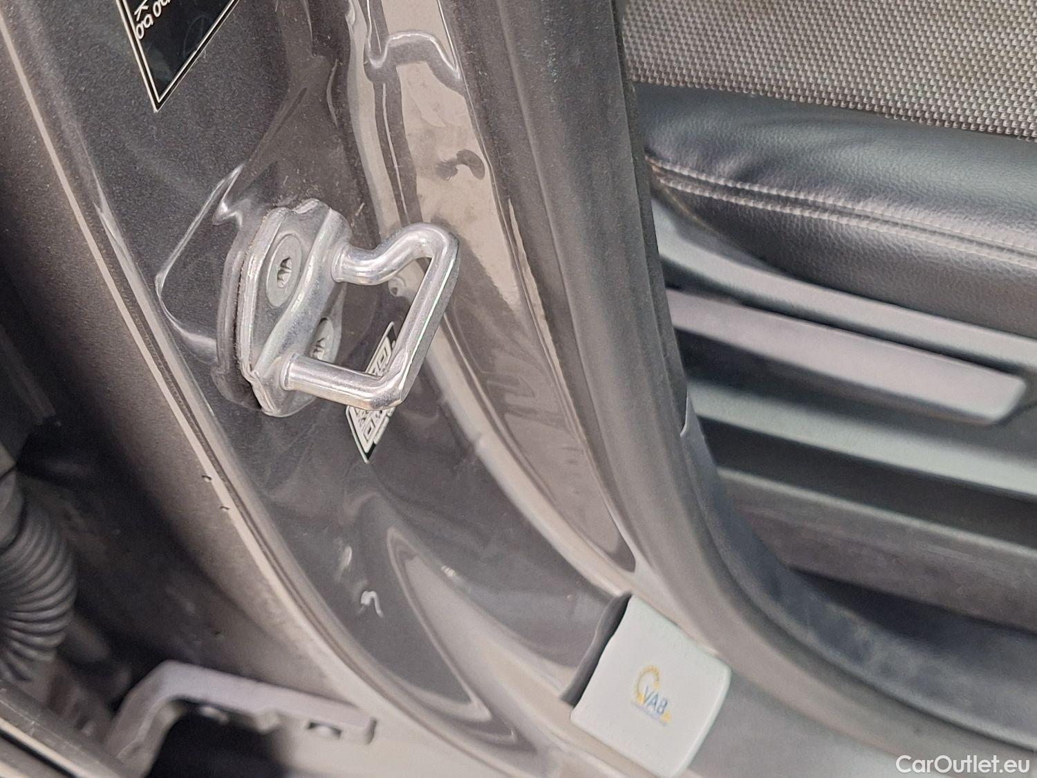  Mercedes  GLB Mercedes,  '19, Mercedes-Benz   180 d Business Solution 5d #52