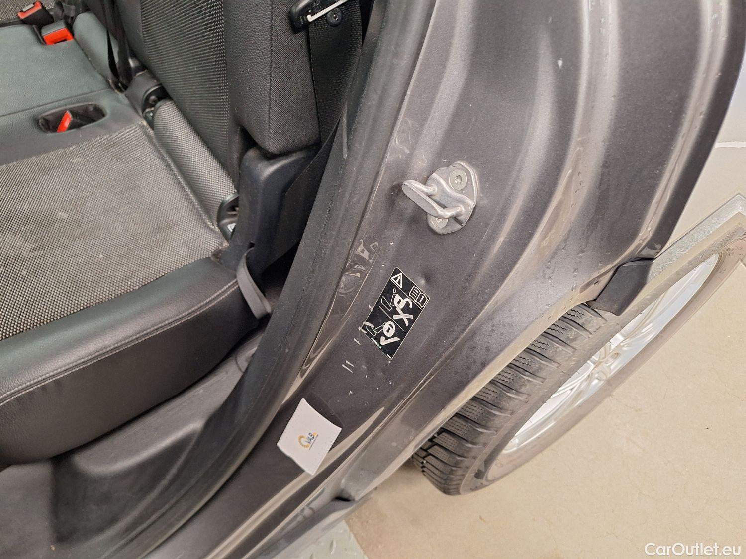  Mercedes  GLB Mercedes,  '19, Mercedes-Benz   180 d Business Solution 5d #32