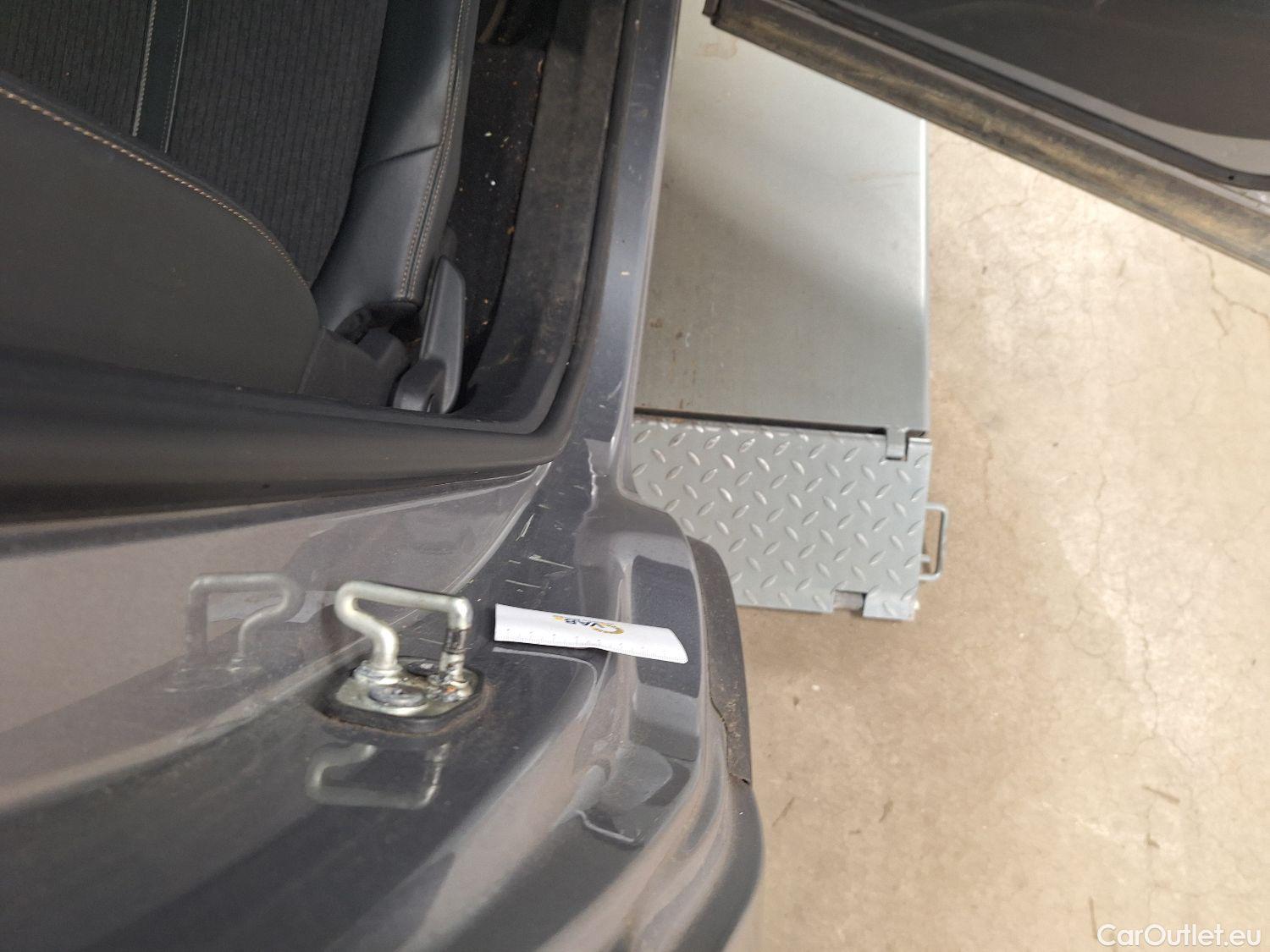  Peugeot  5008 Peugeot,  '16, Peugeot  1.5 BlueHDi 96kW S&S EAT8 GT Line 5d 7pl #45