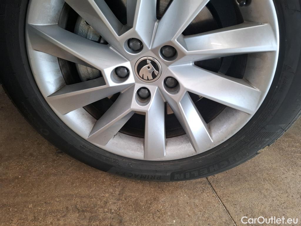  Skoda  Superb SKODA  Combi / 2019 / 5P / Break 1.4 TSI PHEV 218ch DSG6 Style #17