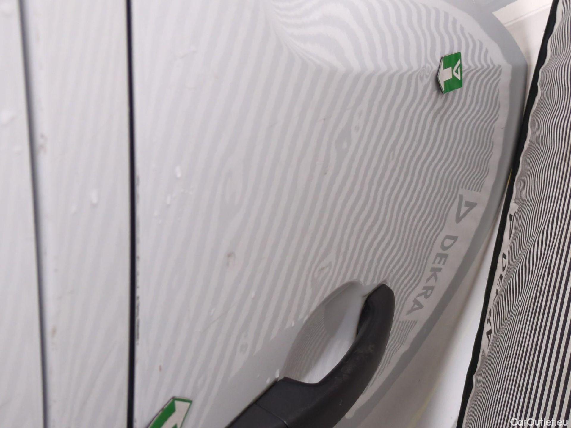  Renault  Trafic RENAULT  / 2019 / 4P / Fourgon tole FG GCF L2H2 1200 Energy dCi 145 E6 #39