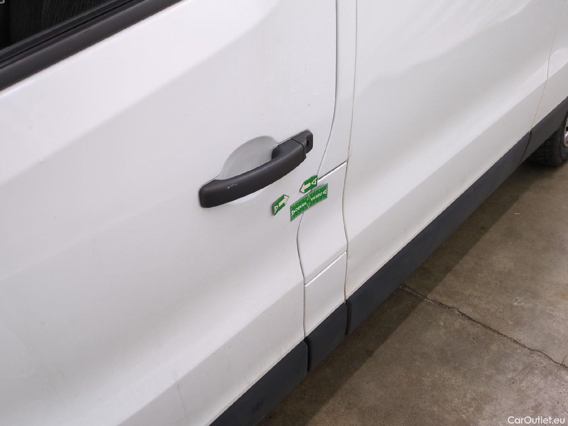  Renault  Trafic RENAULT  / 2019 / 4P / Fourgon tole FG GCF L2H2 1200 Energy dCi 145 E6 #50