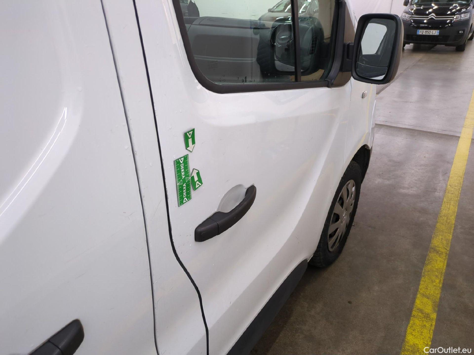  Renault  Trafic RENAULT  / 2019 / 4P / Fourgon tole FG GCF L2H2 1200 Energy dCi 145 E6 #38