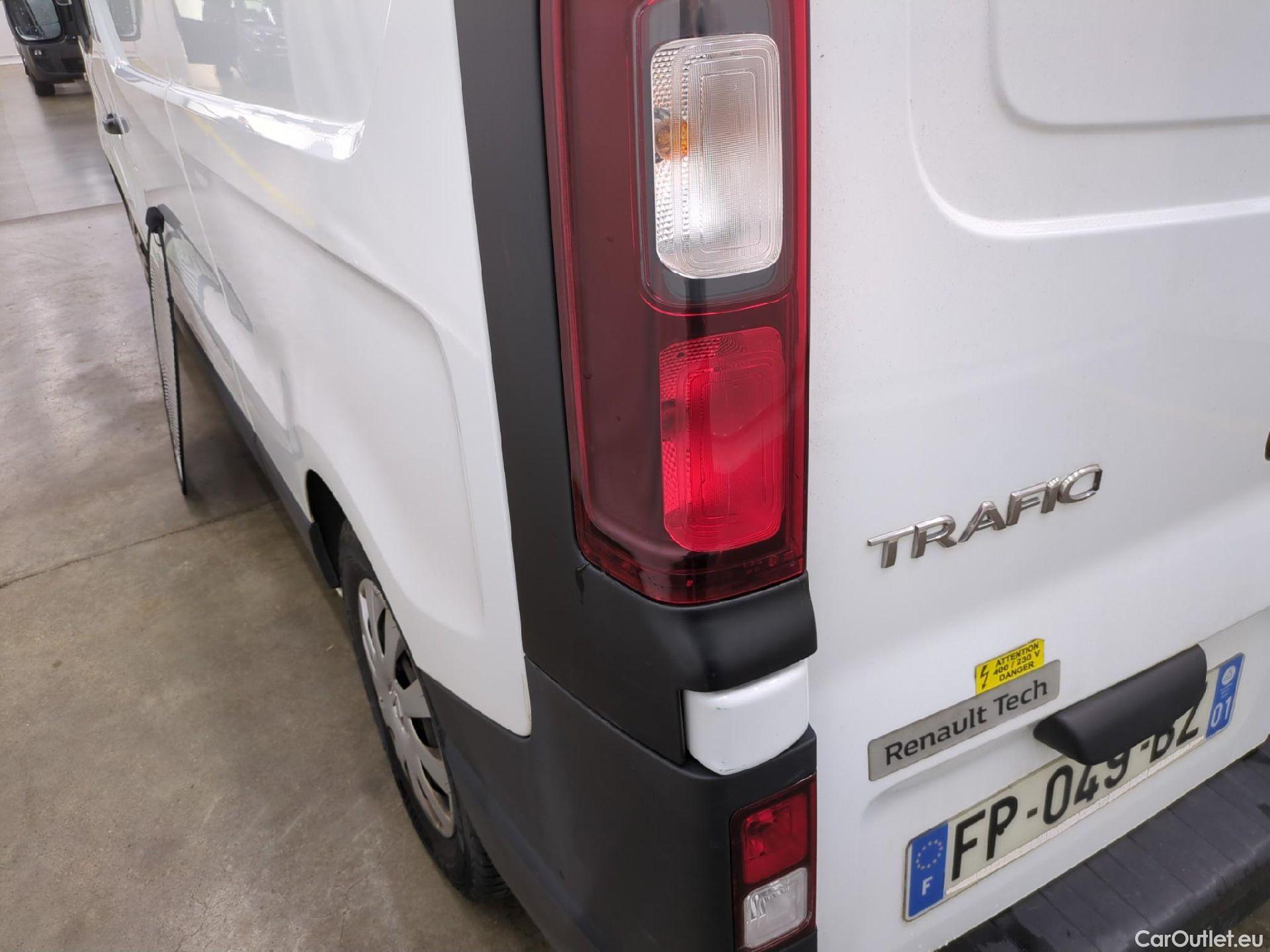  Renault  Trafic RENAULT  / 2019 / 4P / Fourgon tole FG GCF L2H2 1200 Energy dCi 145 E6 #17