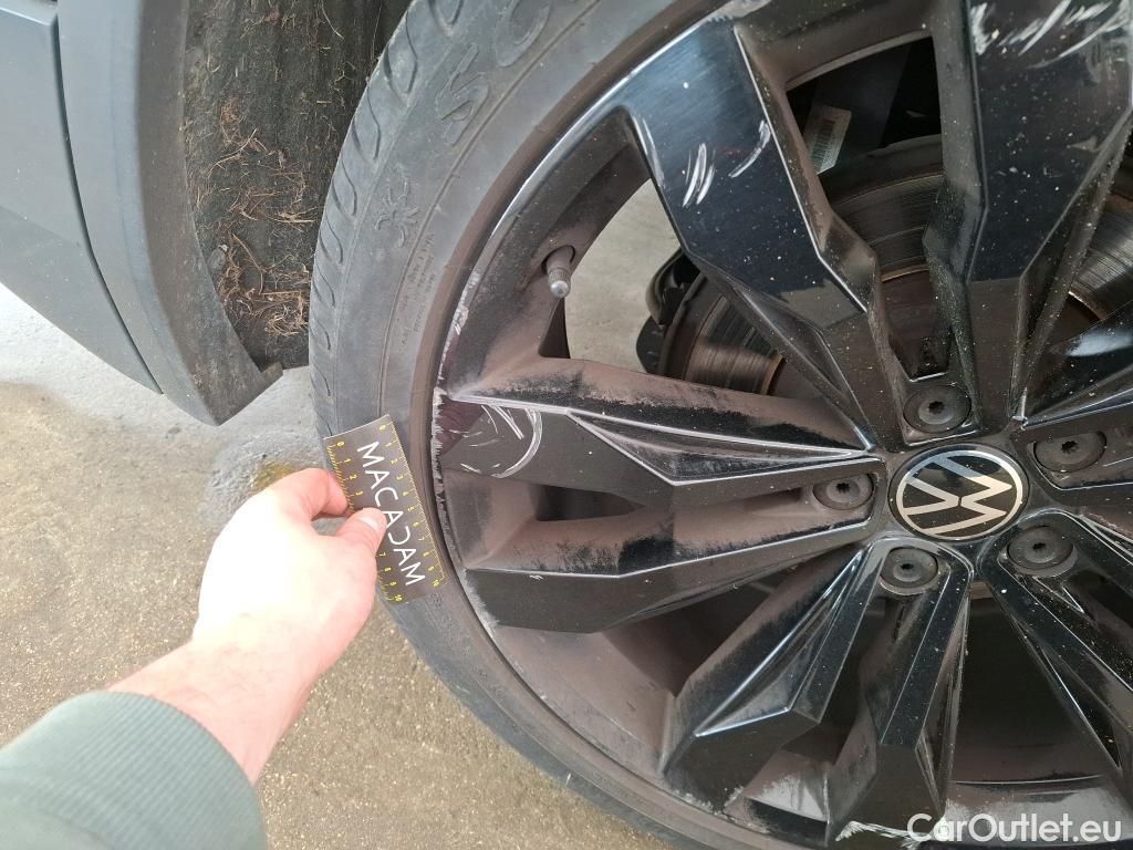  Volkswagen  Tiguan VOLKSWAGEN  / 2020 / 5P / SUV 2.0 TDI 150 DSG7 R-Line Exclusive #24