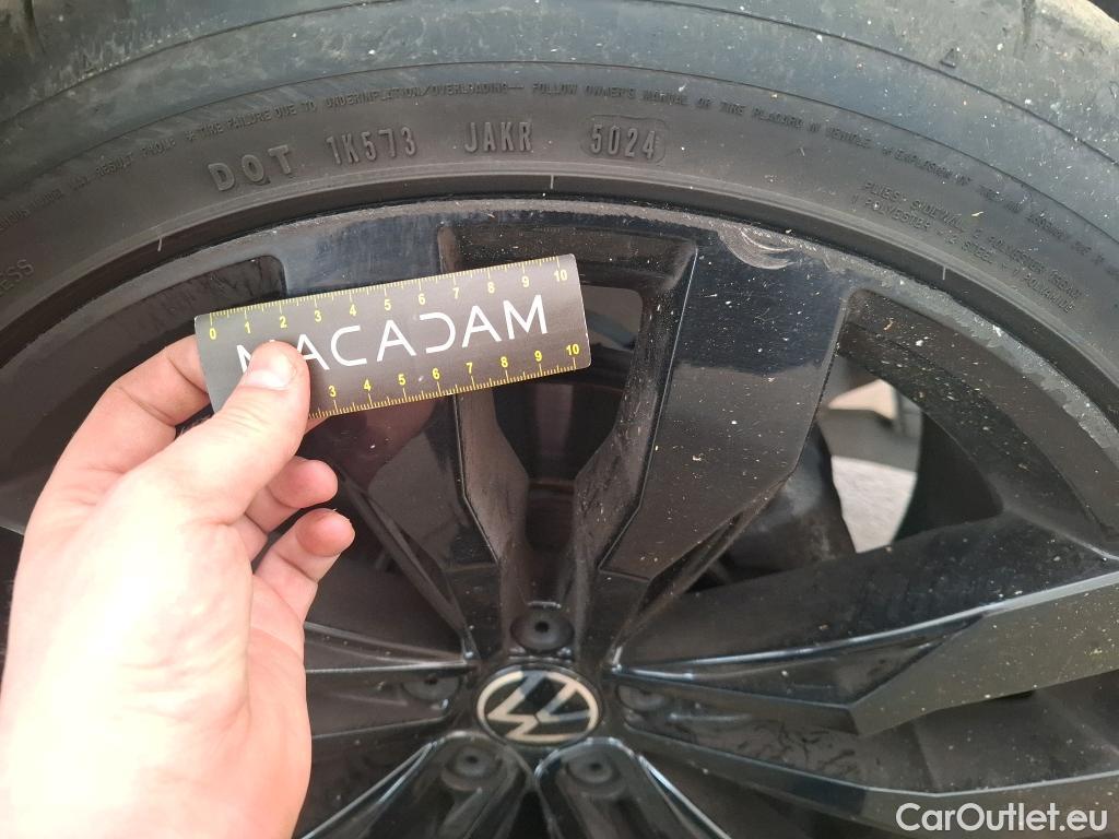  Volkswagen  Tiguan VOLKSWAGEN  / 2020 / 5P / SUV 2.0 TDI 150 DSG7 R-Line Exclusive #29