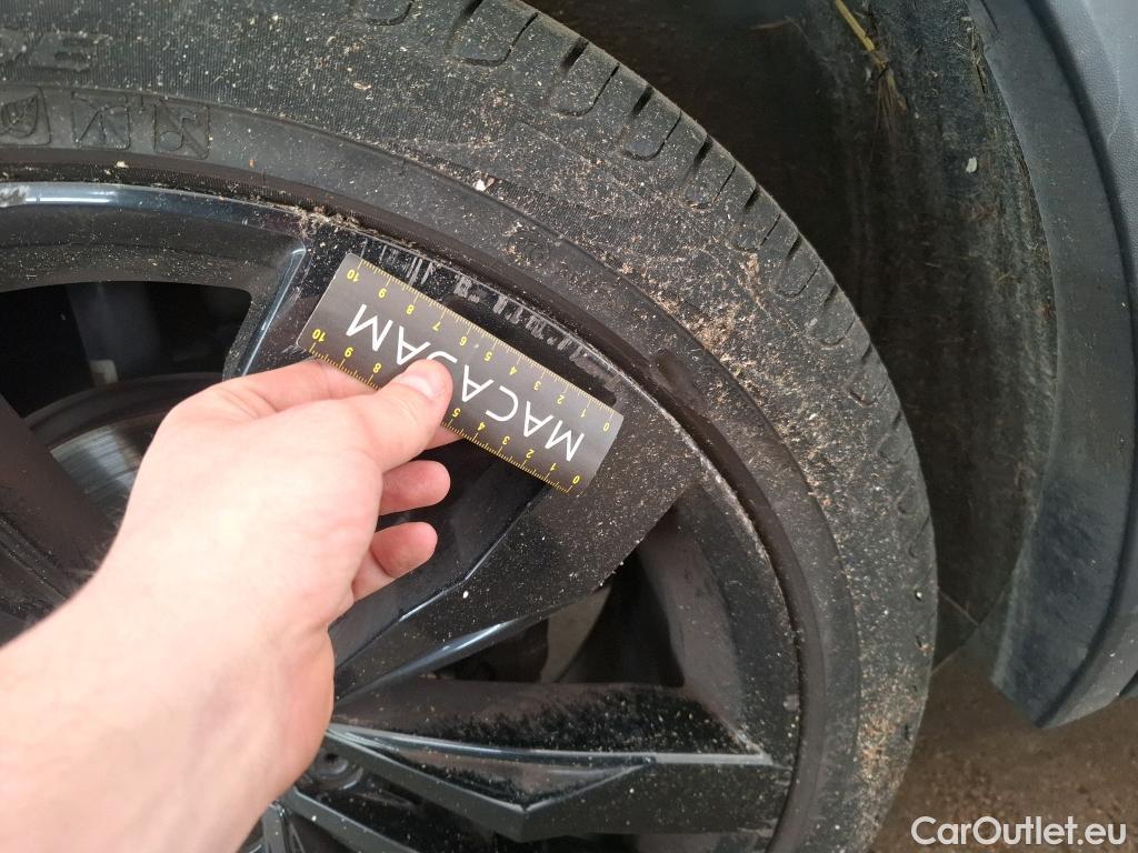  Volkswagen  Tiguan VOLKSWAGEN  / 2020 / 5P / SUV 2.0 TDI 150 DSG7 R-Line Exclusive #16